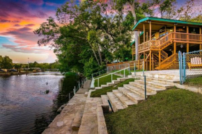 New Riverfront Stunning Views Fire Pit!